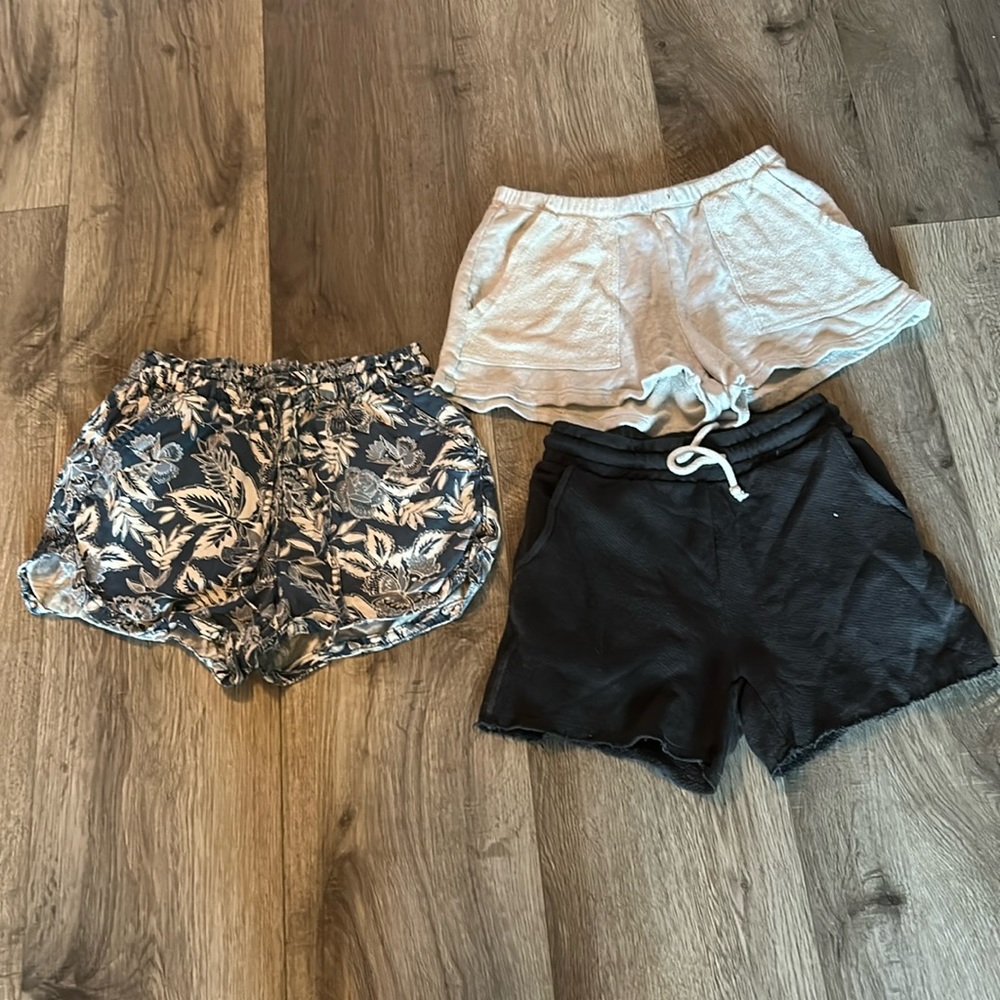 lot of American Eagle shorts
